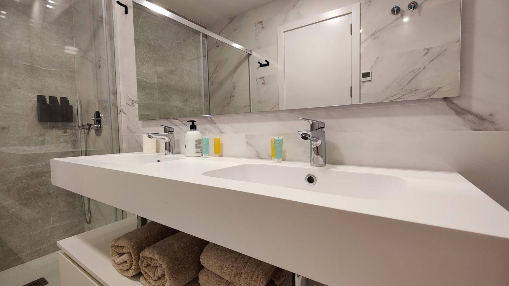 Sunset Cliffs Modern Apartment Μπένιντορμ Εξωτερικό φωτογραφία