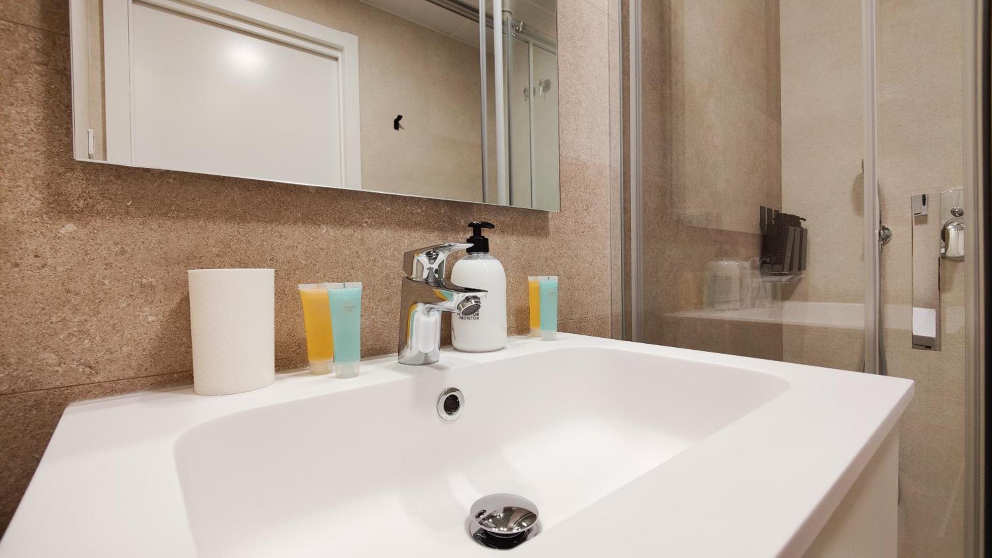 Sunset Cliffs Modern Apartment Μπένιντορμ Εξωτερικό φωτογραφία