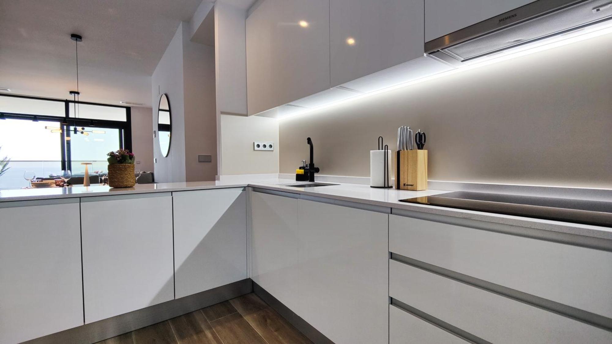 Sunset Cliffs Modern Apartment Μπένιντορμ Εξωτερικό φωτογραφία